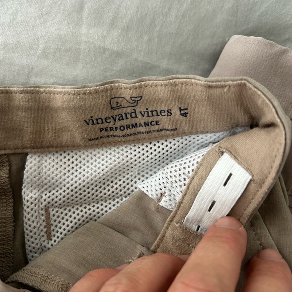 2 pairs of 4T Vineyard Vines Performance shorts - Picture 5 of 5